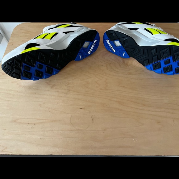 Brand new Classic Reebok Aztrek - Sold Out - Size 13m. - Picture 3 of 6